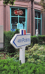 Sur la place de l'Hôtel de Ville