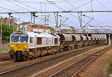 Passage à Houilles d'un train ECR Batignolles-Caffiers-62- La Class 77006 est en tête - 12 juin 2010