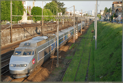 19 MAI 2010 - Le TGV PSE 45 Dijon Cherbourg passe Maisons-Laffitte