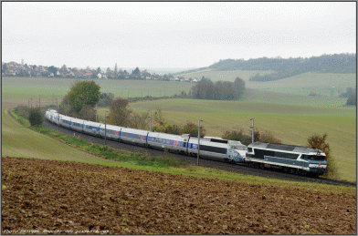 21 novembre 2013- Rampe de Beynes. Après avoir traversé Poissy, la rame PSE 28 effectue son dernier voyage derrière la CC 72084 préservée en direction du Mans